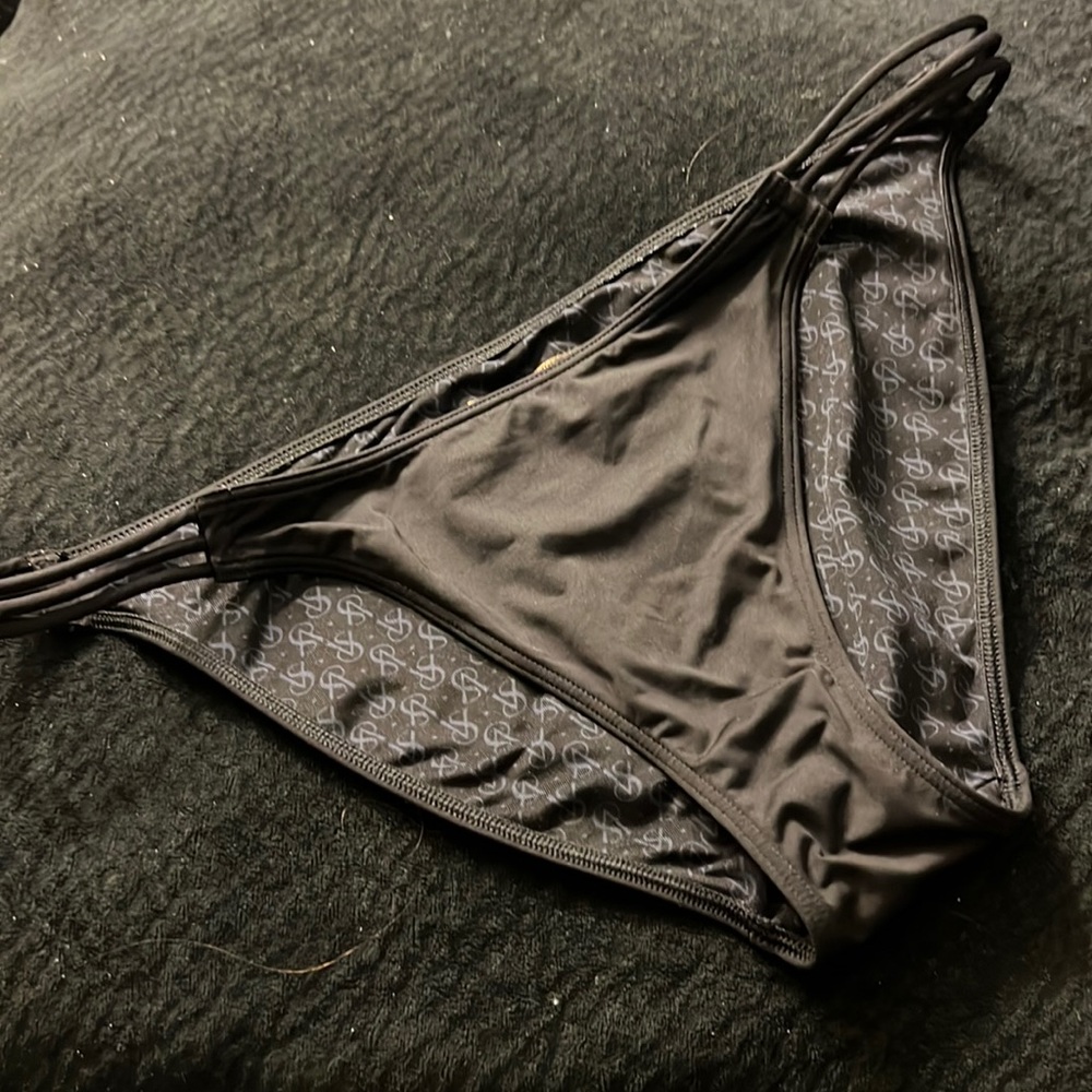 ⭐️ Victoria’s Secret black shiny 3-string sided strappy bikini bottoms size L